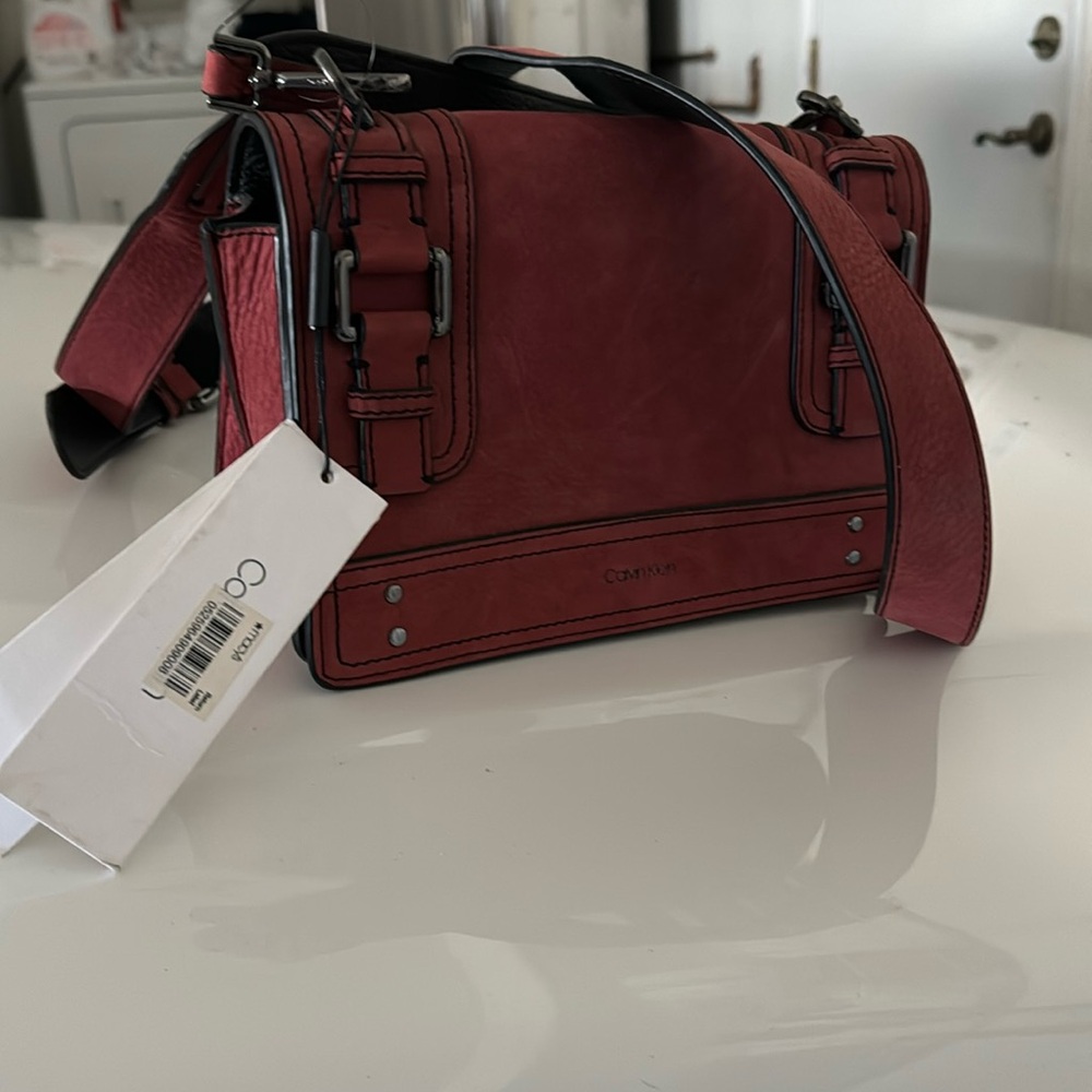 CALVIN KLEIN BURGUNDY OVER SHOULDER BAG